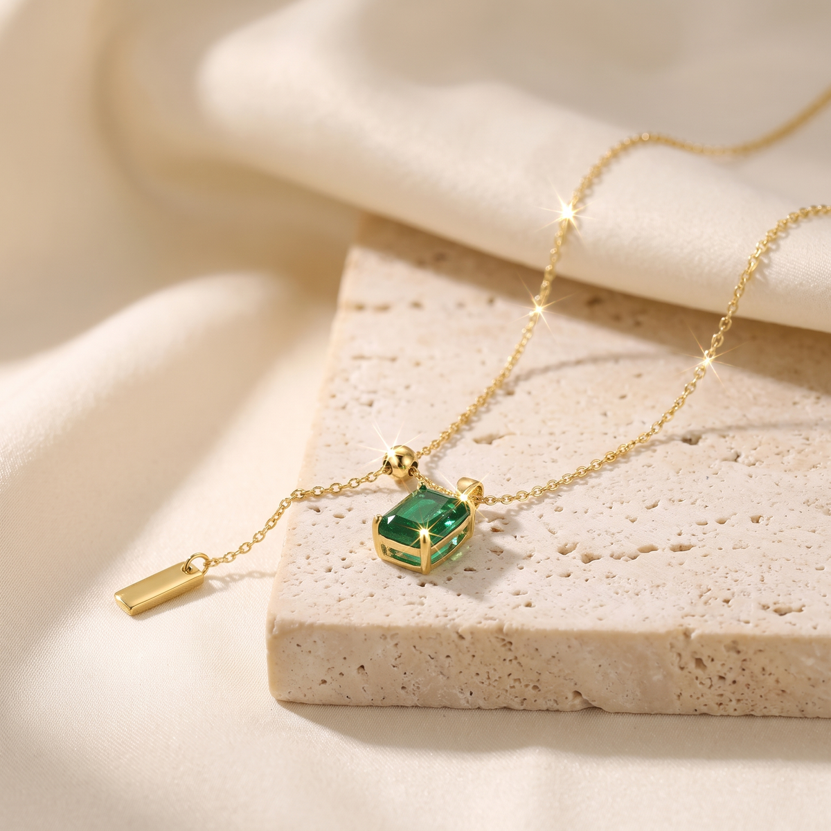 VINTAGE EMERALD LARIAT NECKLACE