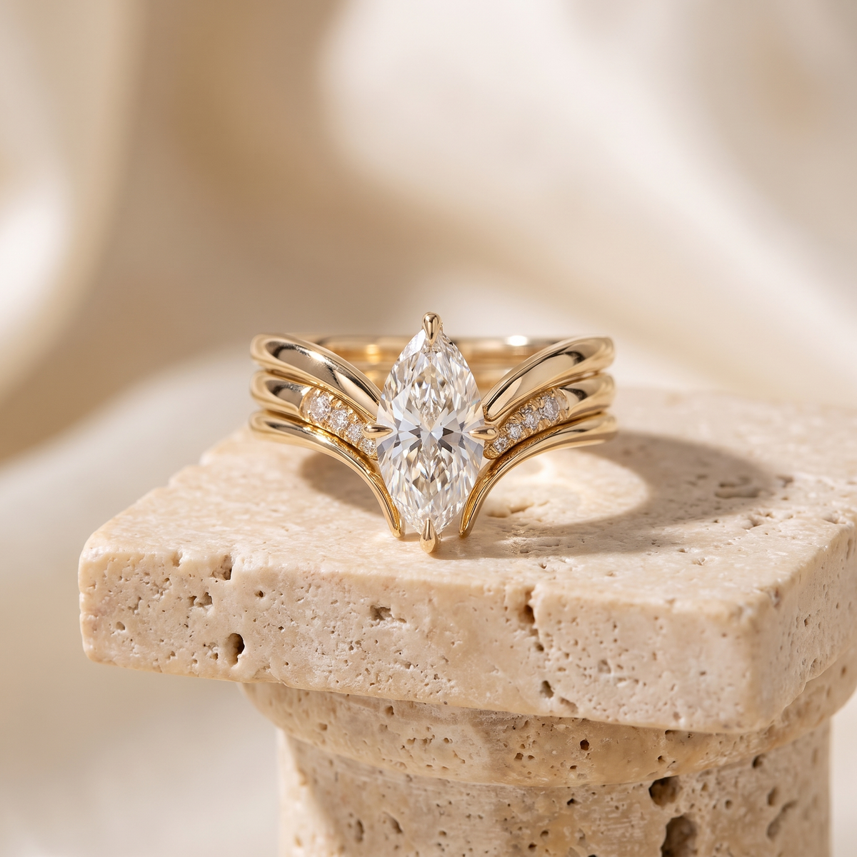 Diana - Gold Ring with Crystal