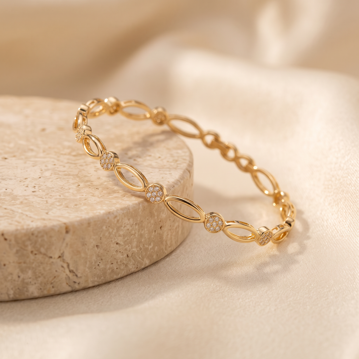 Clara - Elegant Gold Bracelet (with Zirconia)