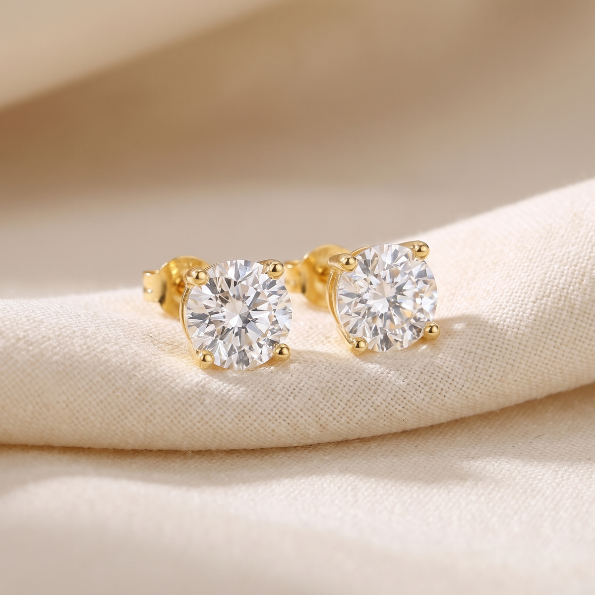 Tera Diamond Stud Earrings